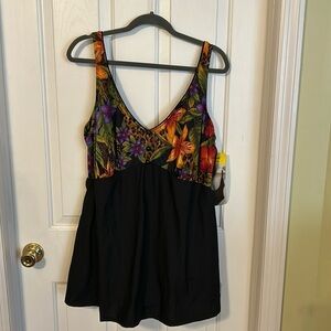 Longitude Women’s swimsuit. Size 28W. Floral v-neck tank top. NWT
